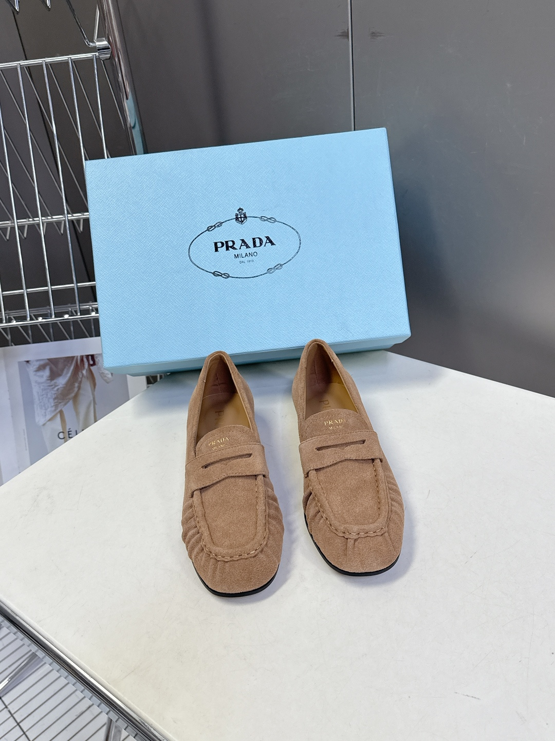 PRADA普拉达2026春夏最新款乐福鞋超多明星网红种草 今年超火的褶皱乐福鞋 柔软细腻 复古又优雅 穿