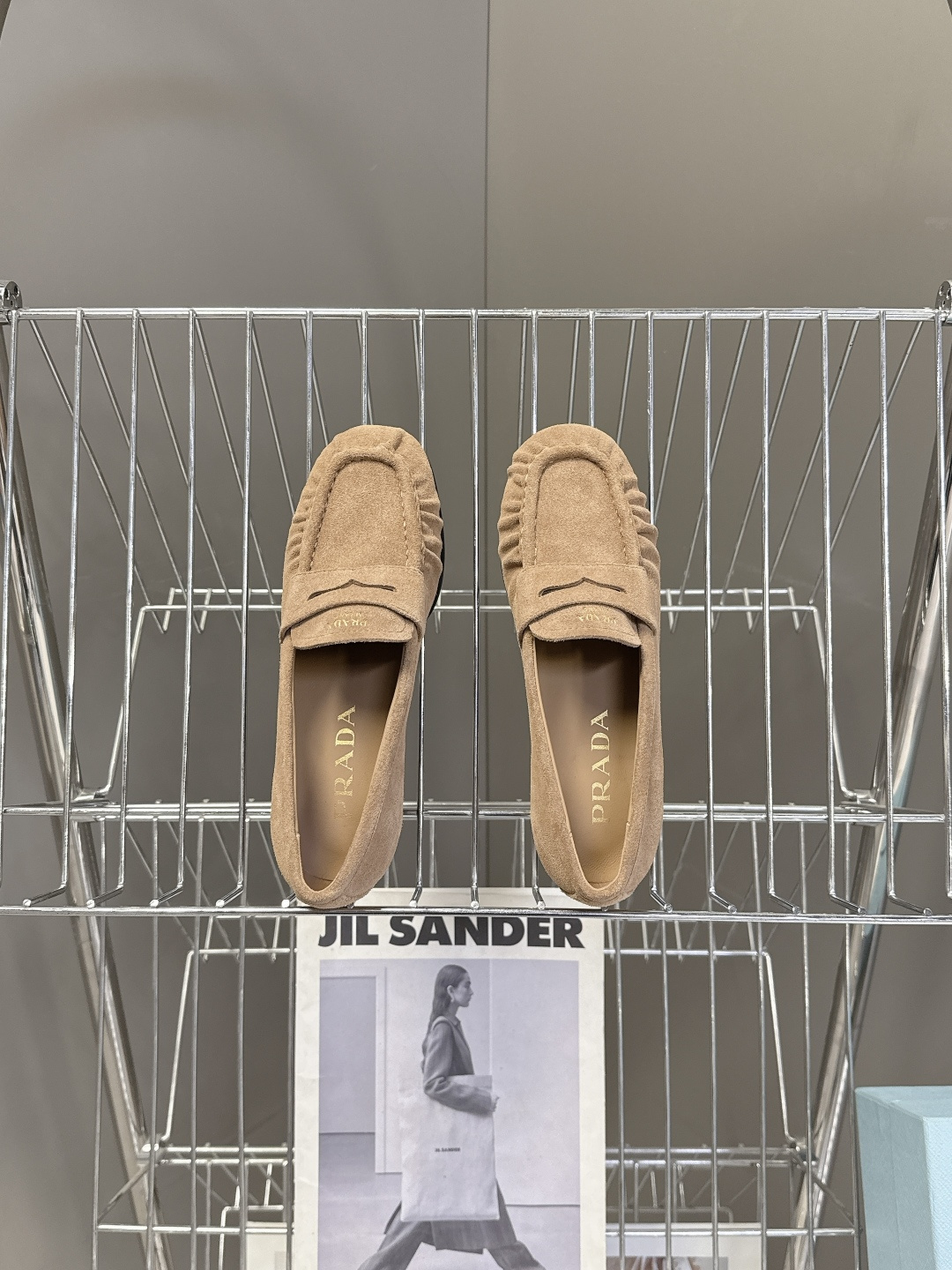 PRADA普拉达2026春夏最新款乐福鞋超多明星网红种草 今年超火的褶皱乐福鞋 柔软细腻 复古又优雅 穿