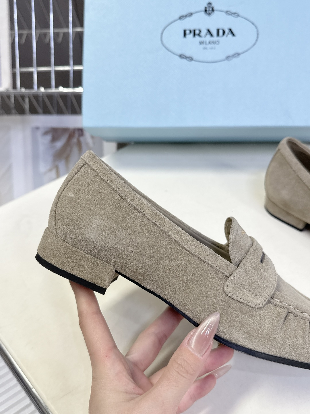 PRADA普拉达2026春夏最新款乐福鞋超多明星网红种草 今年超火的褶皱乐福鞋 柔软细腻 复古又优雅 穿