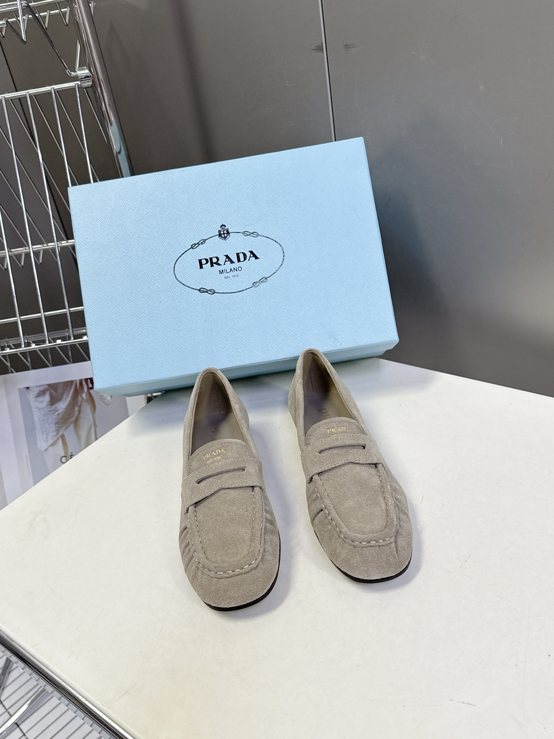 PRADA普拉达2026春夏最新款乐福鞋超多明星网红种草 今年超火的褶皱乐福鞋 柔软细腻 复古又优雅 穿