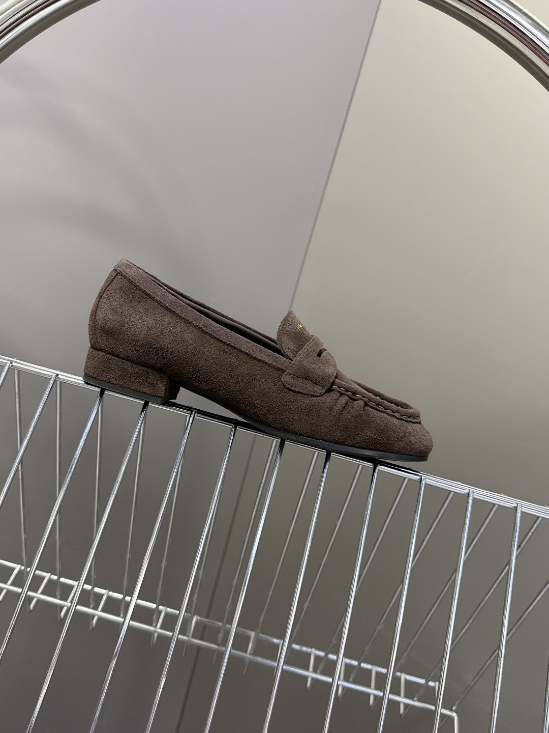 PRADA普拉达2026春夏最新款乐福鞋超多明星网红种草 今年超火的褶皱乐福鞋 柔软细腻 复古又优雅 穿