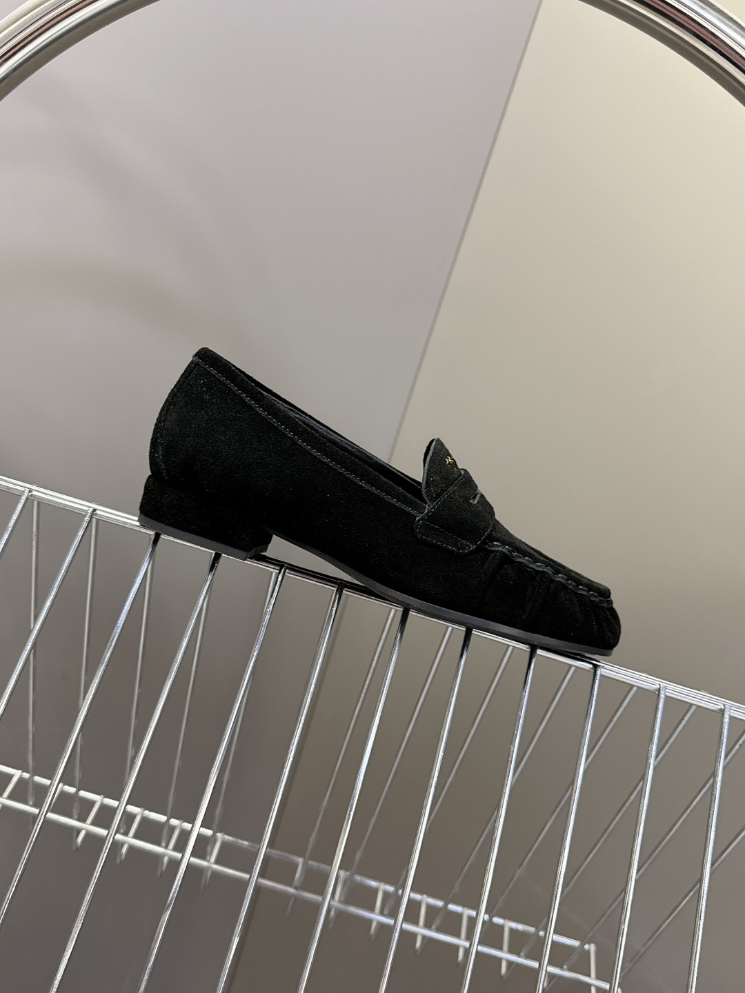 PRADA普拉达2026春夏最新款乐福鞋超多明星网红种草 今年超火的褶皱乐福鞋 柔软细腻 复古又优雅 穿