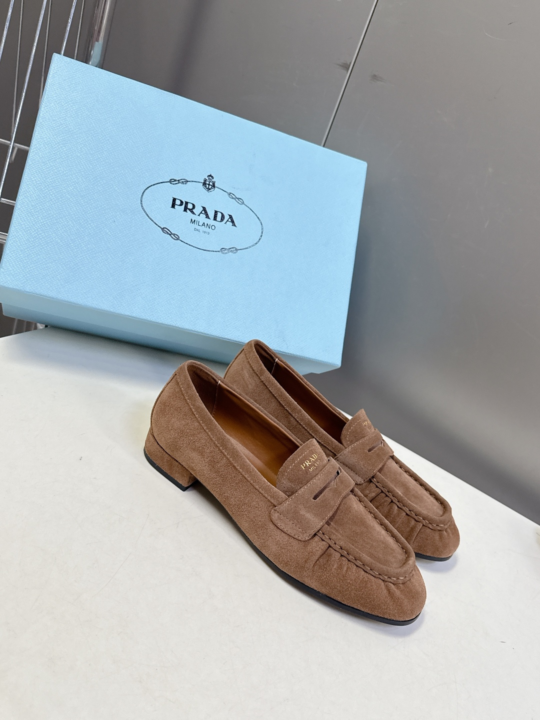 PRADA普拉达2026春夏最新款乐福鞋超多明星网红种草 今年超火的褶皱乐福鞋 柔软细腻 复古又优雅 穿