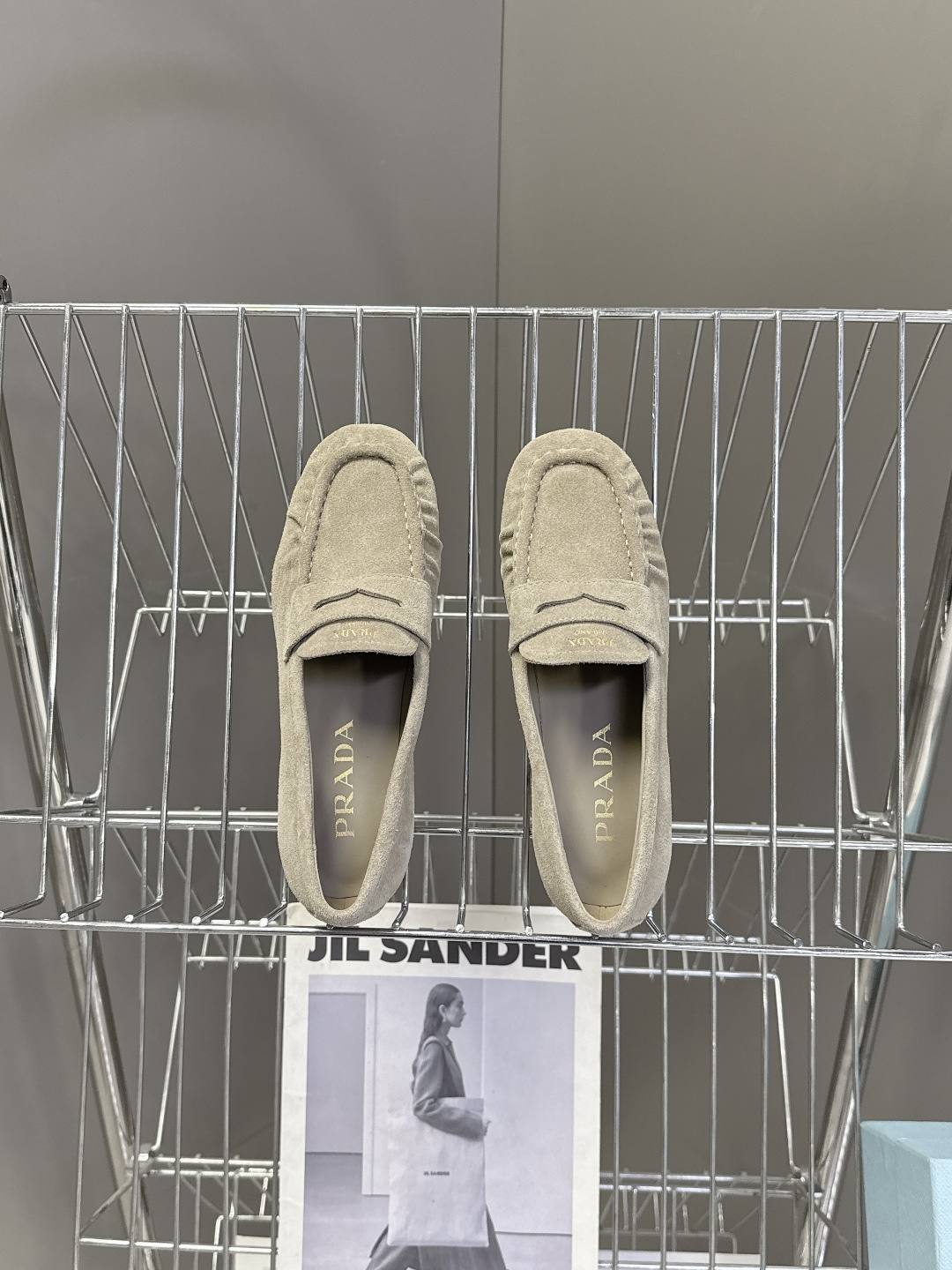 PRADA普拉达2026春夏最新款乐福鞋超多明星网红种草 今年超火的褶皱乐福鞋 柔软细腻 复古又优雅 穿