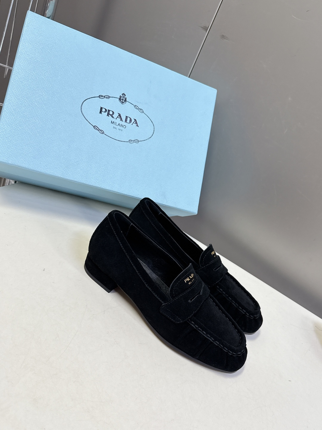 PRADA普拉达2026春夏最新款乐福鞋超多明星网红种草 今年超火的褶皱乐福鞋 柔软细腻 复古又优雅 穿