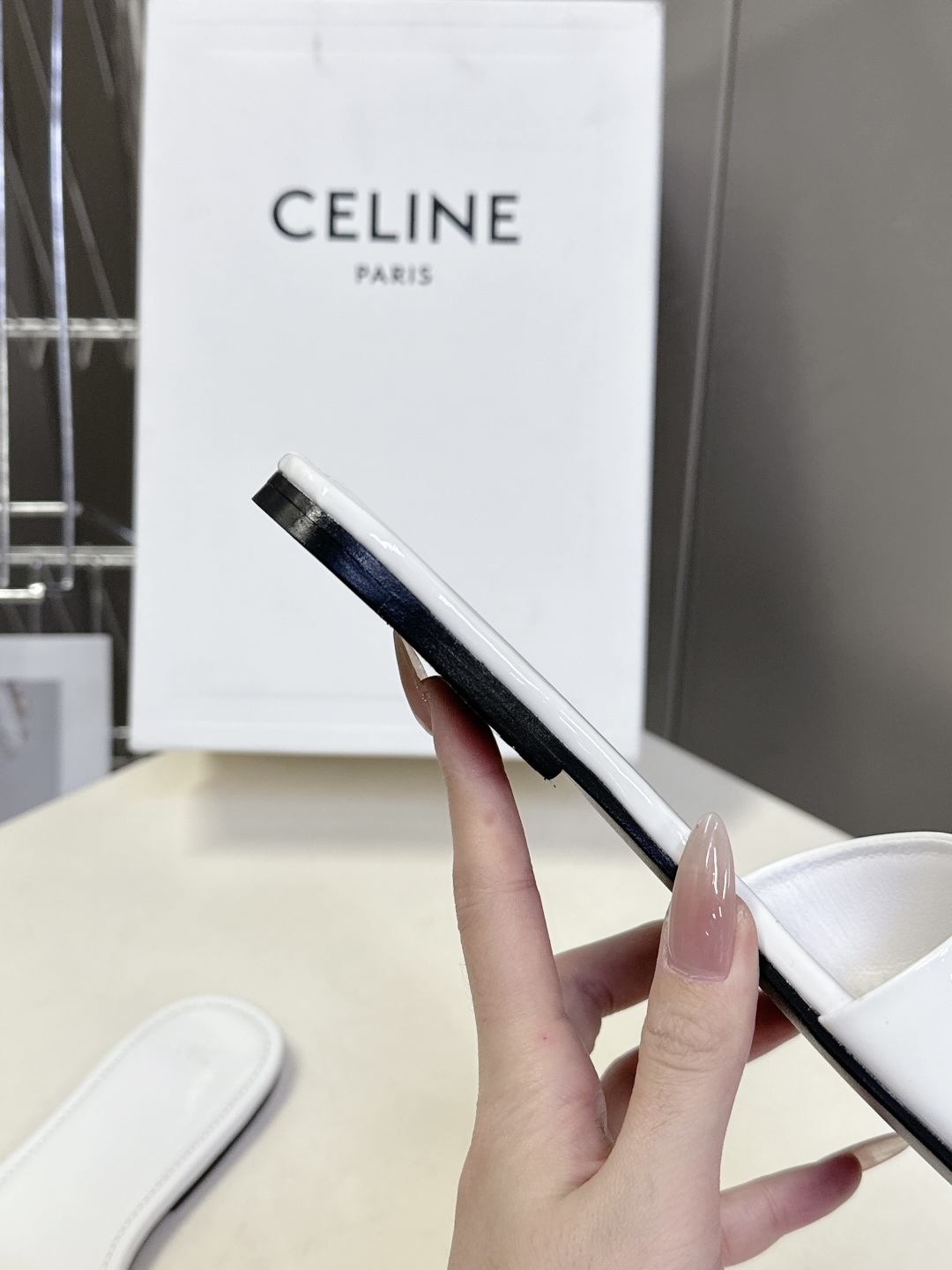 CELINE思琳代级别 春夏新品凯旋门复古罗马拖鞋 进出专柜无压力，重工版，拒绝一眼假low货 超多明星