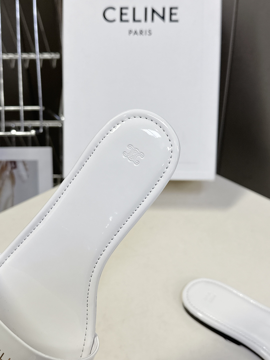 CELINE思琳代级别 春夏新品凯旋门复古罗马拖鞋 进出专柜无压力，重工版，拒绝一眼假low货 超多明星