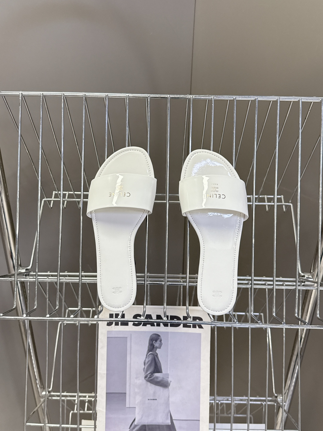 CELINE思琳代级别 春夏新品凯旋门复古罗马拖鞋 进出专柜无压力，重工版，拒绝一眼假low货 超多明星