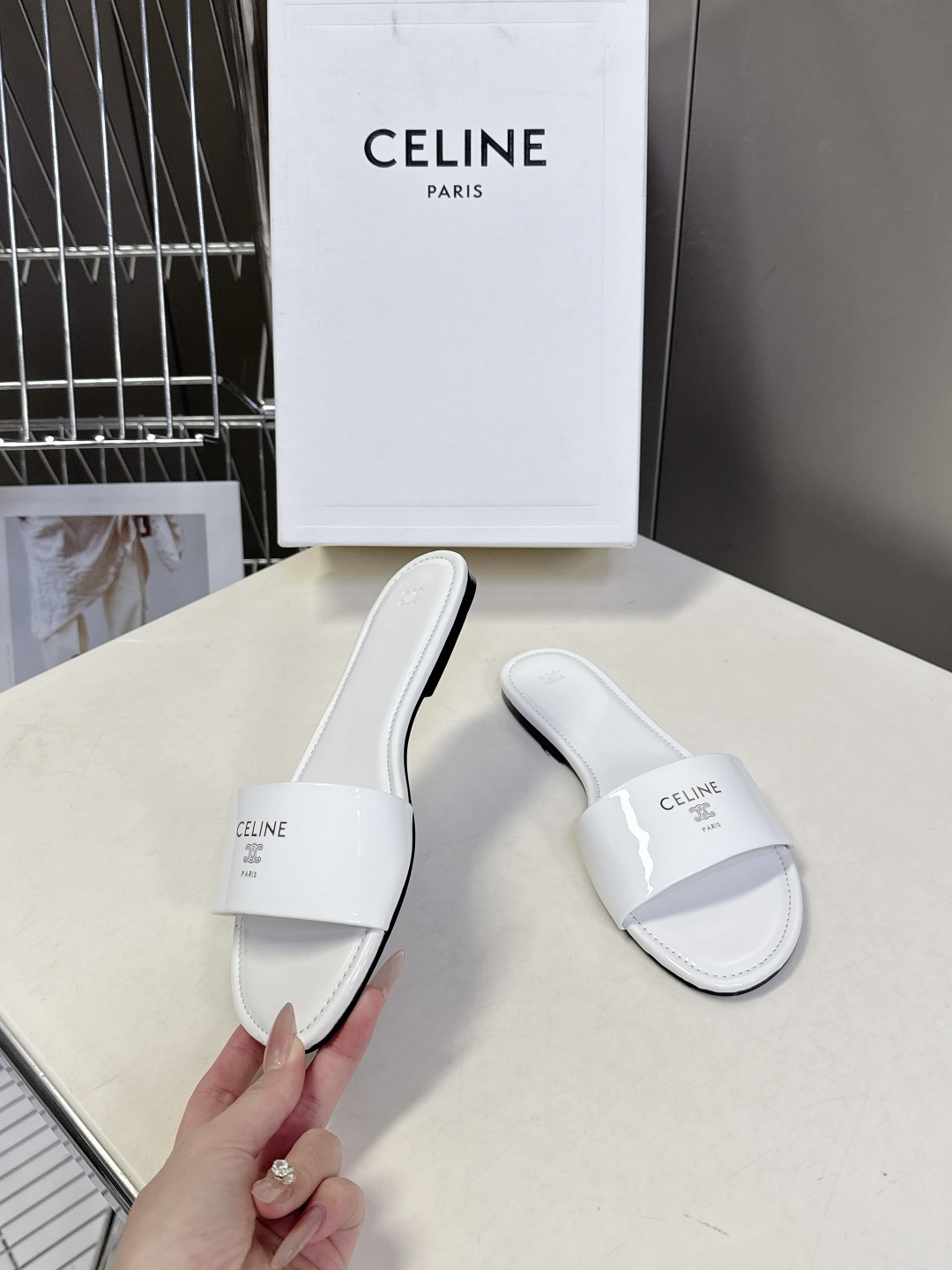 CELINE思琳代级别 春夏新品凯旋门复古罗马拖鞋 进出专柜无压力，重工版，拒绝一眼假low货 超多明星