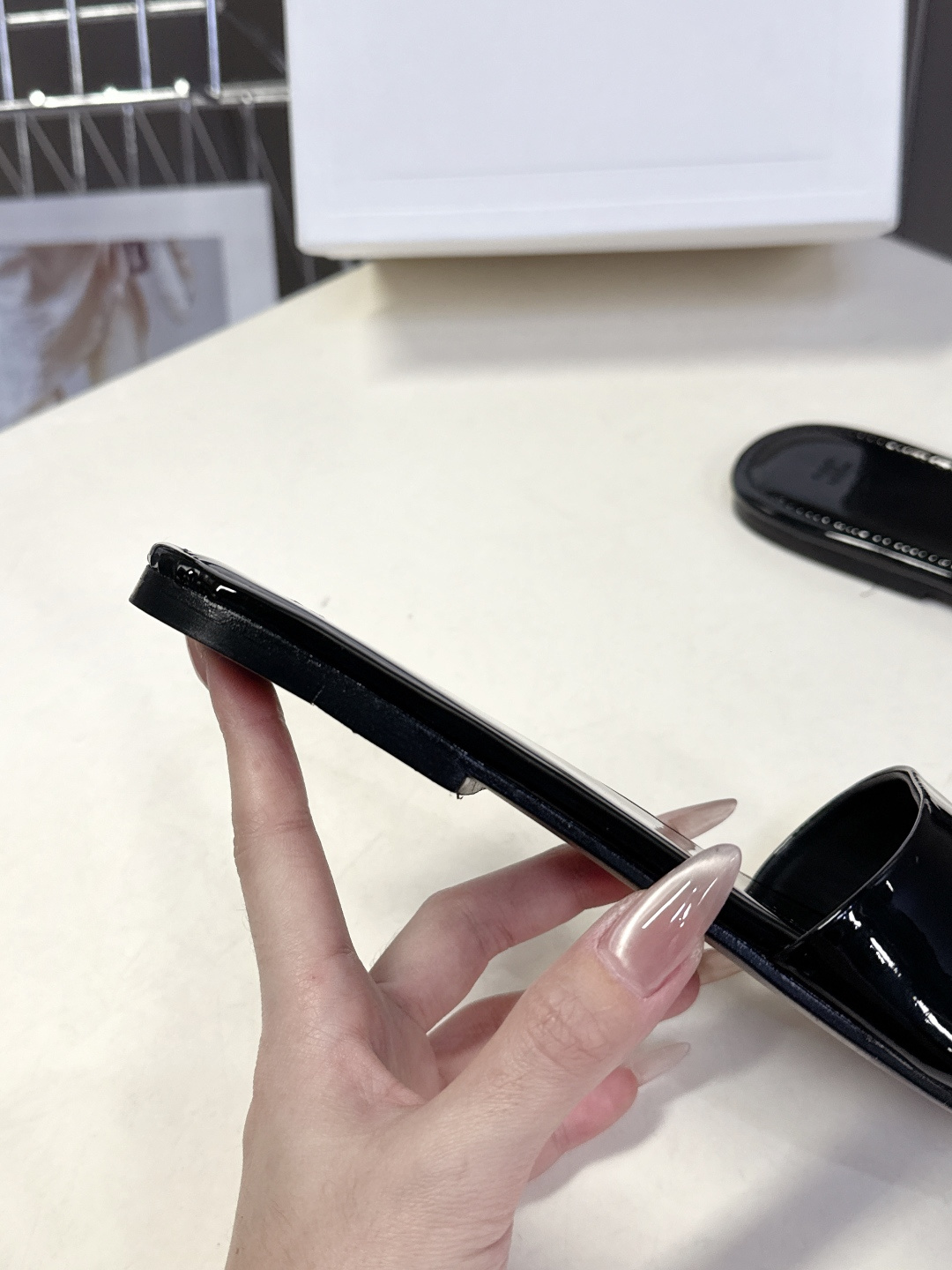 CELINE思琳代级别 春夏新品凯旋门复古罗马拖鞋 进出专柜无压力，重工版，拒绝一眼假low货 超多明星