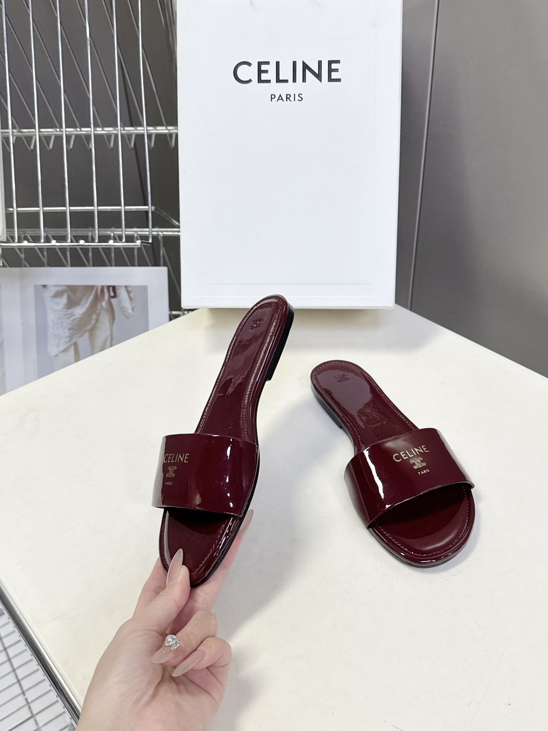 CELINE思琳代级别 春夏新品凯旋门复古罗马拖鞋 进出专柜无压力，重工版，拒绝一眼假low货 超多明星