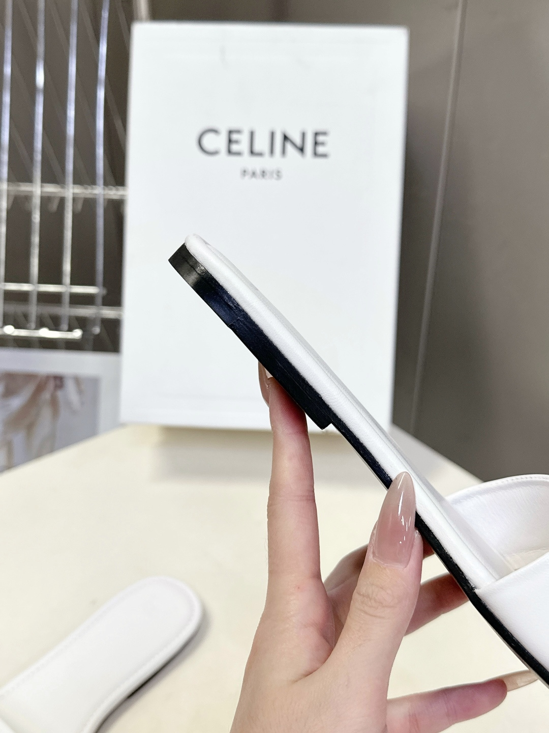 CELINE思琳代级别 春夏新品凯旋门复古罗马拖鞋 进出专柜无压力，重工版，拒绝一眼假low货 超多明星
