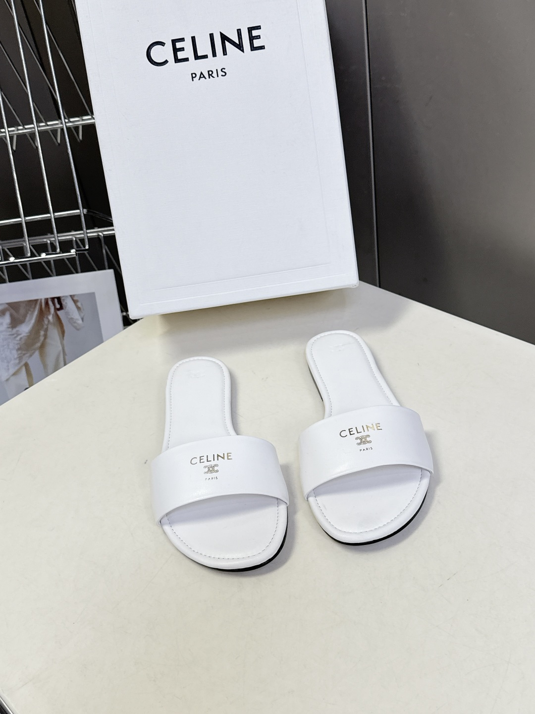 CELINE思琳代级别 春夏新品凯旋门复古罗马拖鞋 进出专柜无压力，重工版，拒绝一眼假low货 超多明星