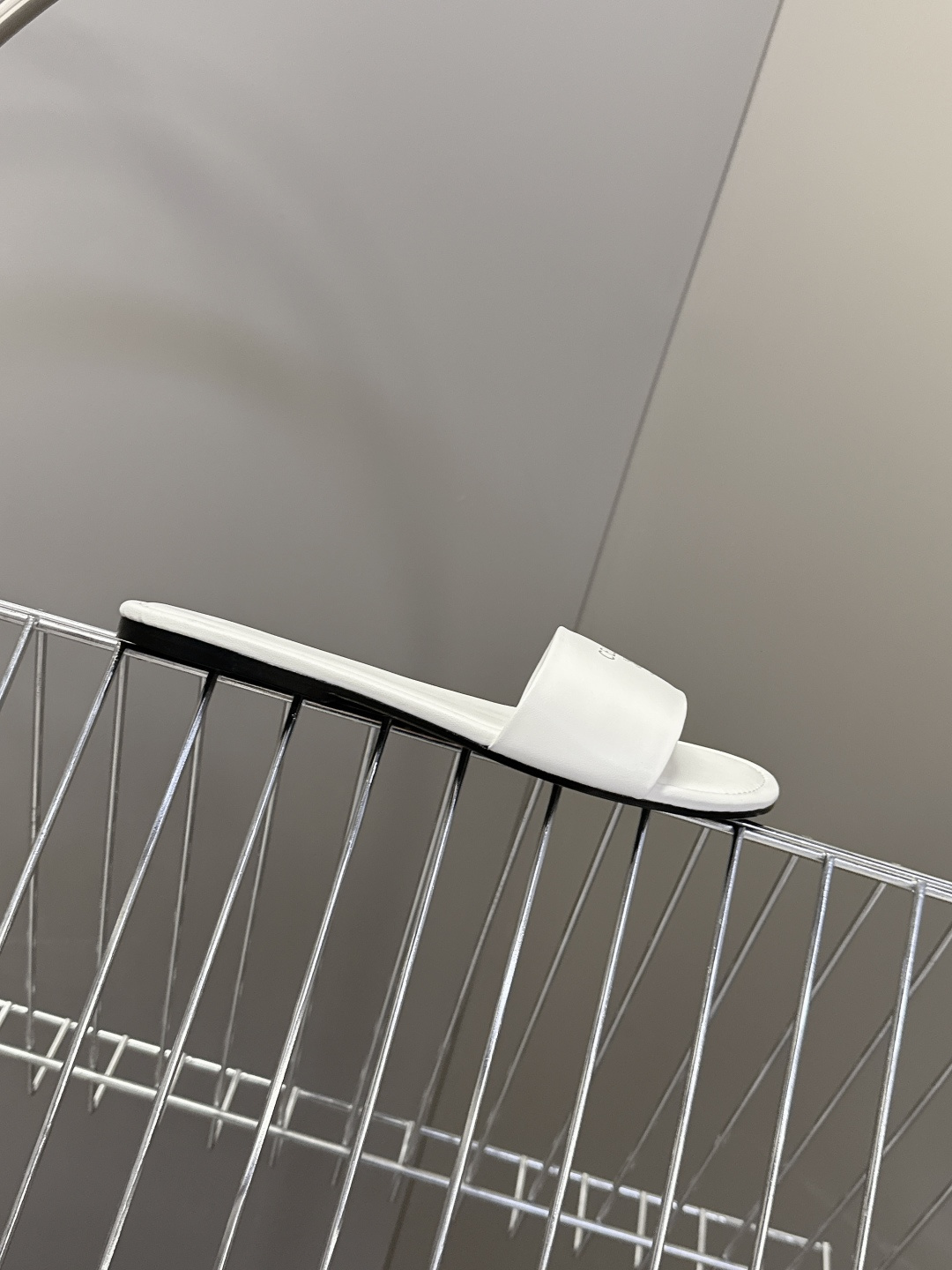 CELINE思琳代级别 春夏新品凯旋门复古罗马拖鞋 进出专柜无压力，重工版，拒绝一眼假low货 超多明星