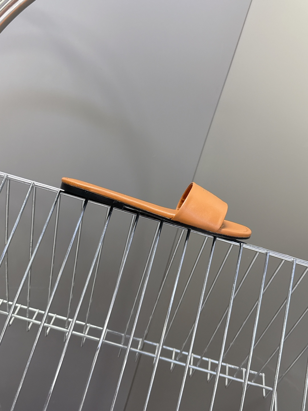 CELINE思琳代级别 春夏新品凯旋门复古罗马拖鞋 进出专柜无压力，重工版，拒绝一眼假low货 超多明星