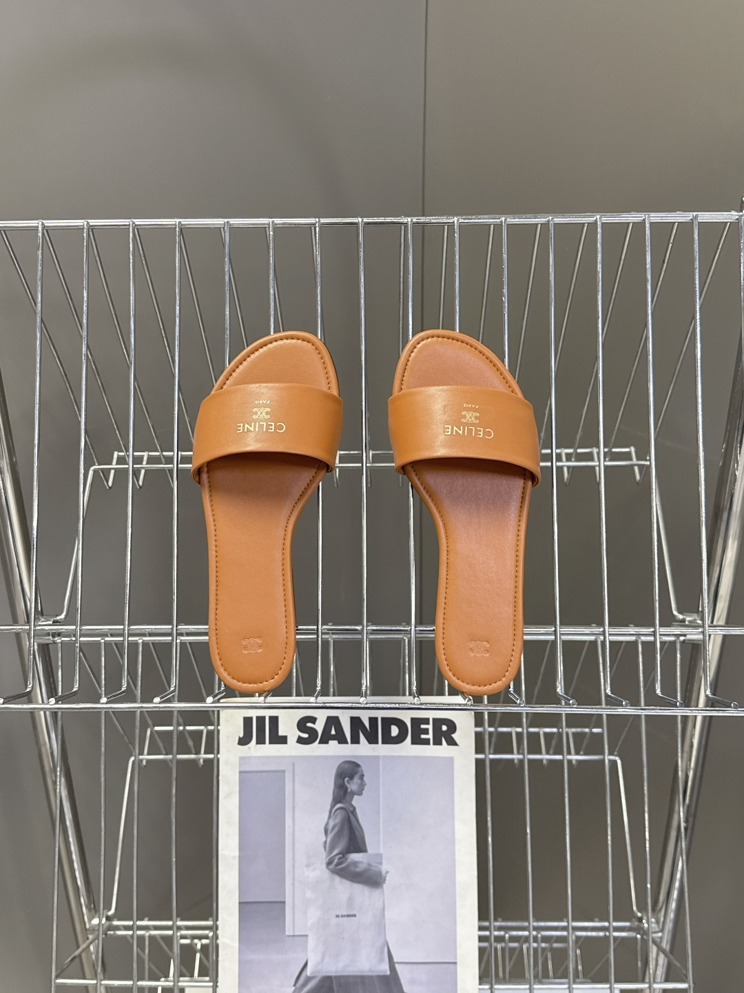 CELINE思琳代级别 春夏新品凯旋门复古罗马拖鞋 进出专柜无压力，重工版，拒绝一眼假low货 超多明星