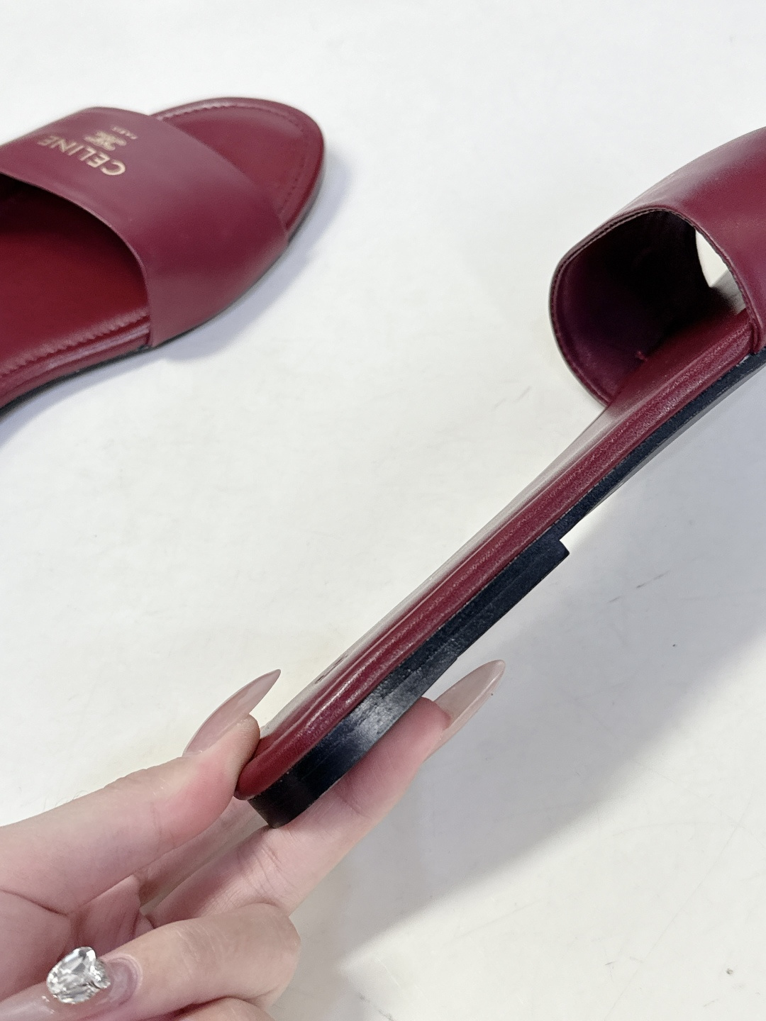 CELINE思琳代级别 春夏新品凯旋门复古罗马拖鞋 进出专柜无压力，重工版，拒绝一眼假low货 超多明星