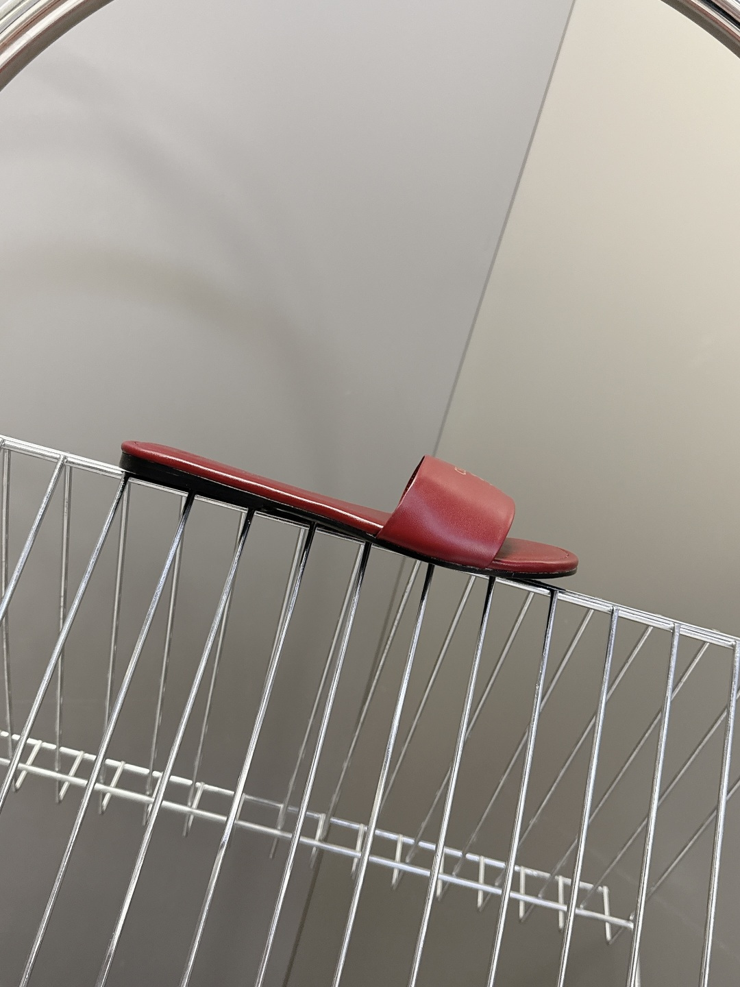 CELINE思琳代级别 春夏新品凯旋门复古罗马拖鞋 进出专柜无压力，重工版，拒绝一眼假low货 超多明星