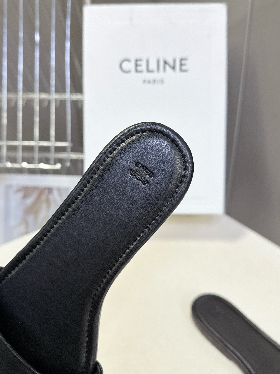 CELINE思琳代级别 春夏新品凯旋门复古罗马拖鞋 进出专柜无压力，重工版，拒绝一眼假low货 超多明星