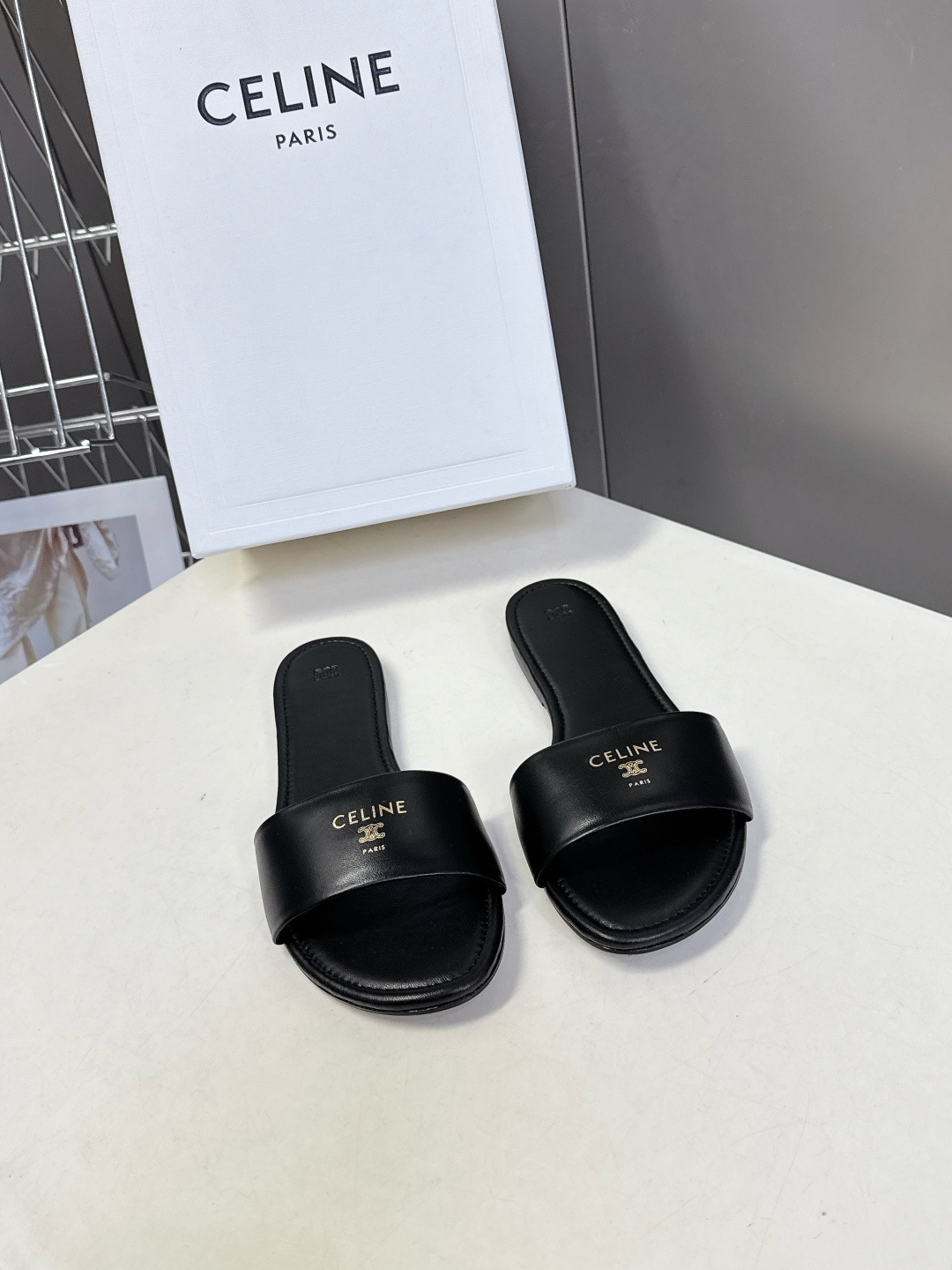 CELINE思琳代级别 春夏新品凯旋门复古罗马拖鞋 进出专柜无压力，重工版，拒绝一眼假low货 超多明星