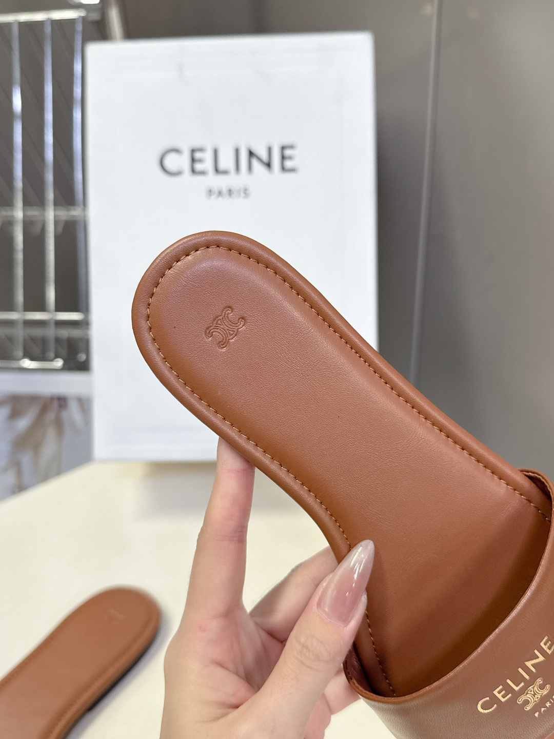 CELINE思琳代级别 春夏新品凯旋门复古罗马拖鞋 进出专柜无压力，重工版，拒绝一眼假low货 超多明星