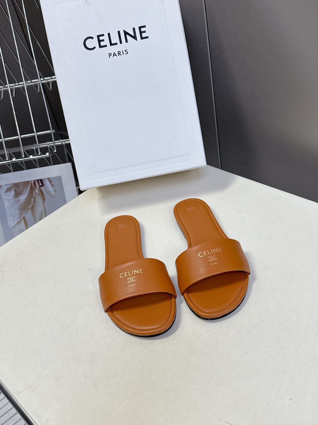 CELINE思琳代级别 春夏新品凯旋门复古罗马拖鞋 进出专柜无压力，重工版，拒绝一眼假low货 超多明星