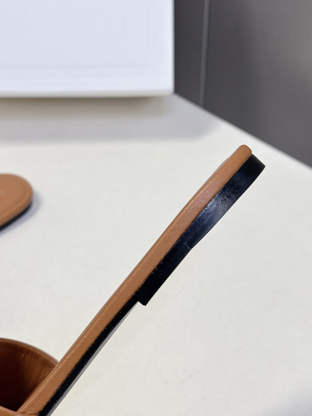 CELINE思琳代级别 春夏新品凯旋门复古罗马拖鞋 进出专柜无压力，重工版，拒绝一眼假low货 超多明星