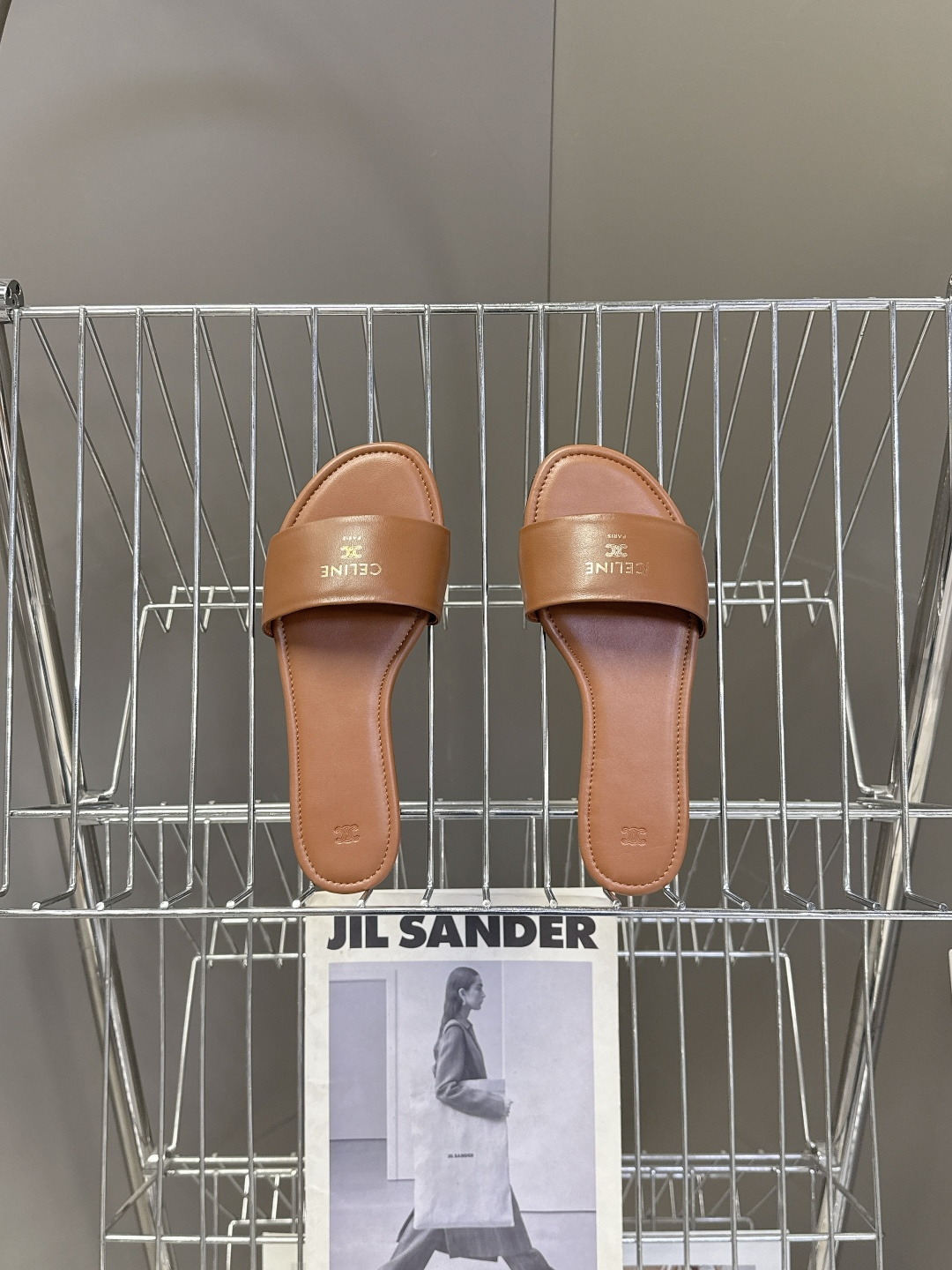 CELINE思琳代级别 春夏新品凯旋门复古罗马拖鞋 进出专柜无压力，重工版，拒绝一眼假low货 超多明星