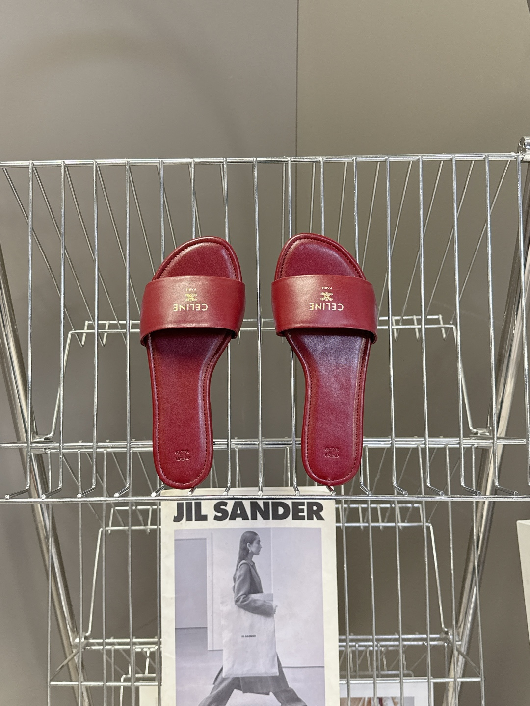 CELINE思琳代级别 春夏新品凯旋门复古罗马拖鞋 进出专柜无压力，重工版，拒绝一眼假low货 超多明星