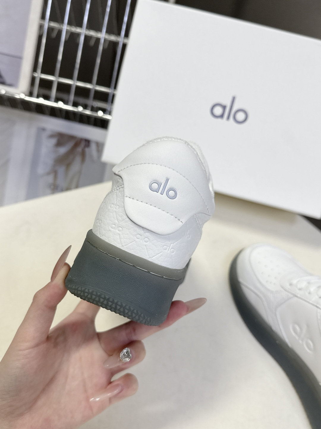 alo2026春夏新款拼色小白鞋厚底舒适休闲鞋 今天超级🔥的品牌 好多明星网红种草 上脚非常轻便套上袜套