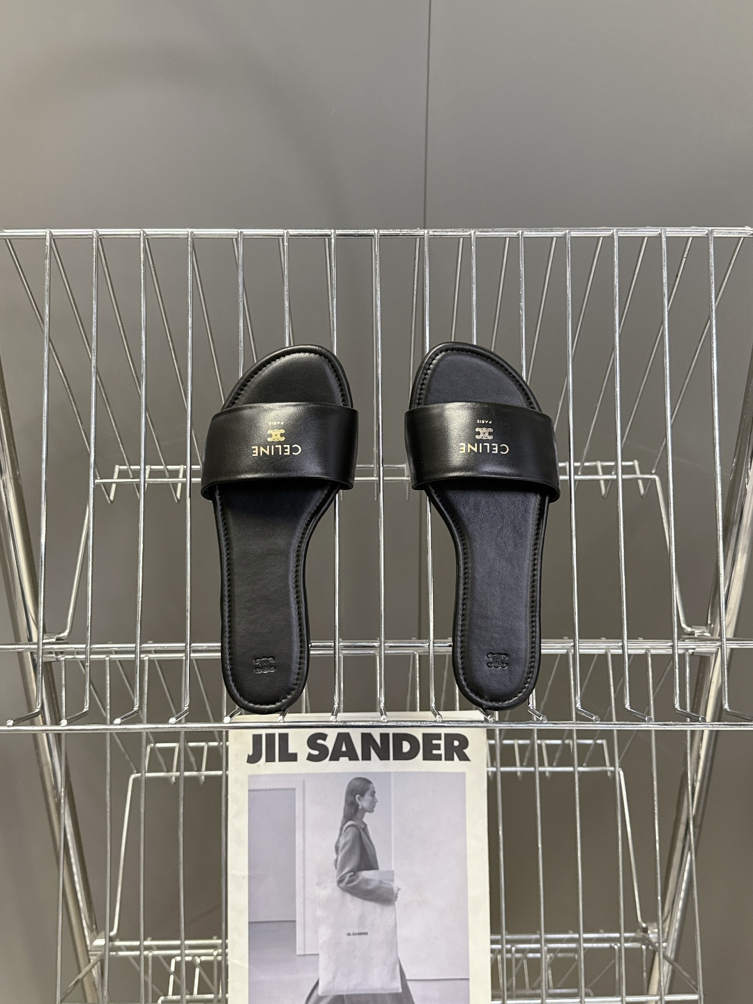 CELINE思琳代级别 春夏新品凯旋门复古罗马拖鞋 进出专柜无压力，重工版，拒绝一眼假low货 超多明星