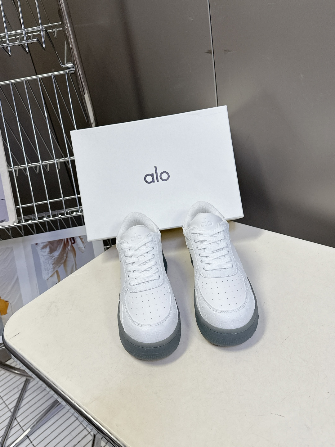 alo2026春夏新款拼色小白鞋厚底舒适休闲鞋 今天超级🔥的品牌 好多明星网红种草 上脚非常轻便套上袜套