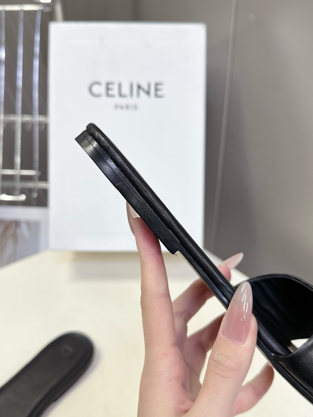 CELINE思琳代级别 春夏新品凯旋门复古罗马拖鞋 进出专柜无压力，重工版，拒绝一眼假low货 超多明星