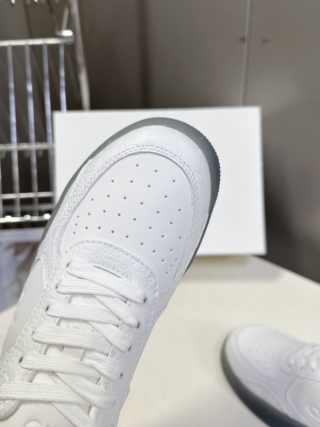 alo2026春夏新款拼色小白鞋厚底舒适休闲鞋 今天超级🔥的品牌 好多明星网红种草 上脚非常轻便套上袜套