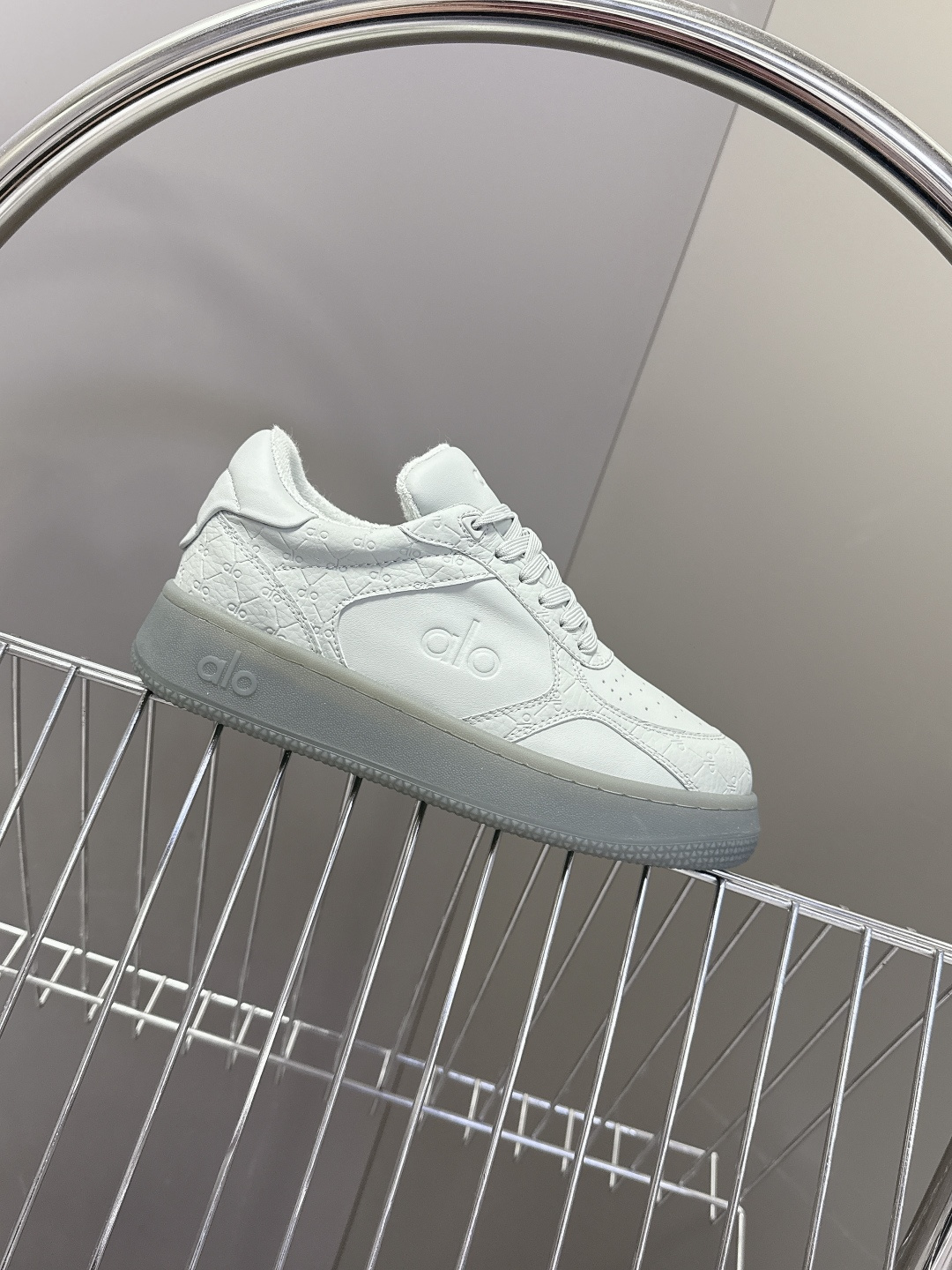 alo2026春夏新款拼色小白鞋厚底舒适休闲鞋 今天超级🔥的品牌 好多明星网红种草 上脚非常轻便套上袜套