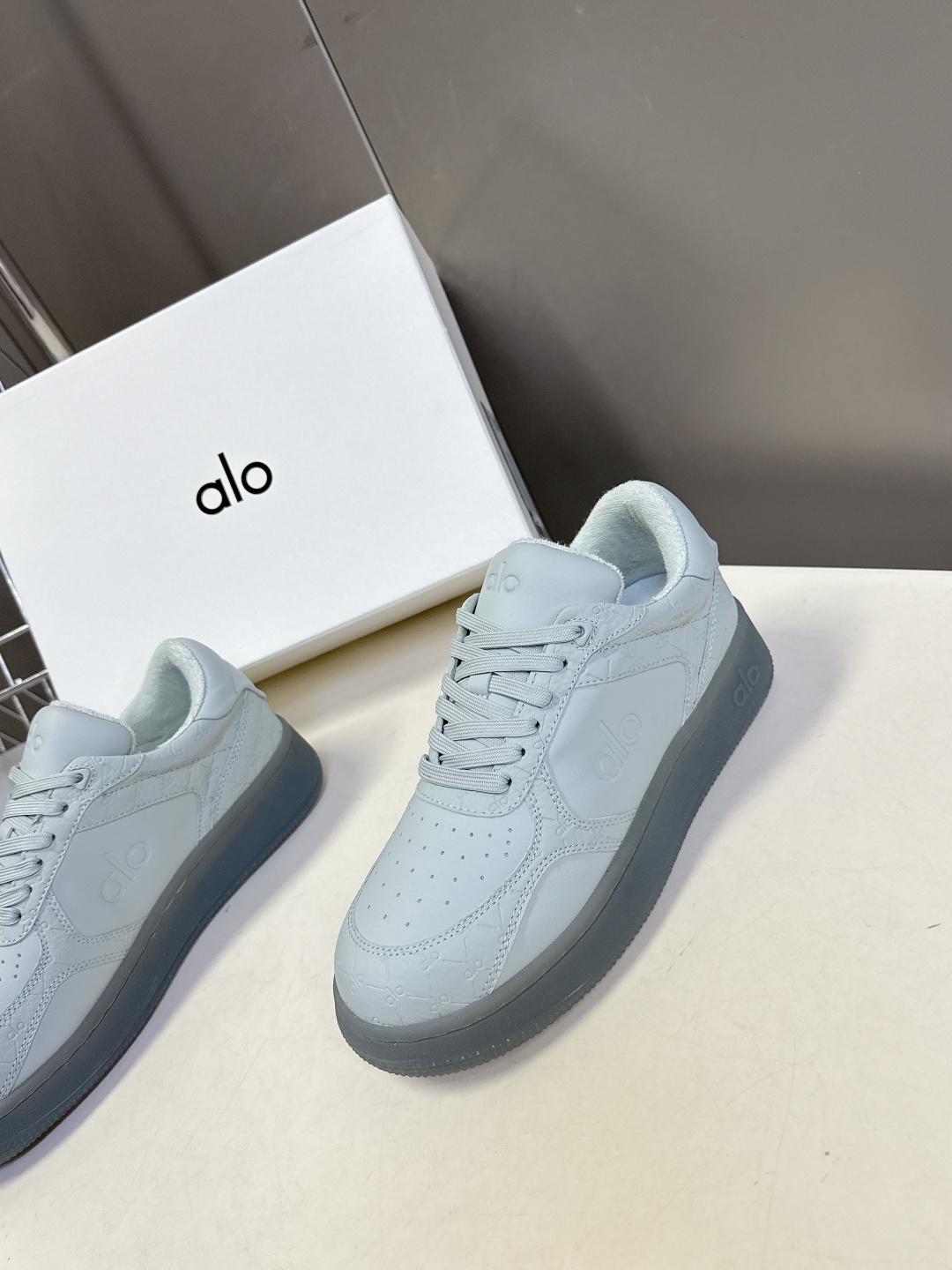 alo2026春夏新款拼色小白鞋厚底舒适休闲鞋 今天超级🔥的品牌 好多明星网红种草 上脚非常轻便套上袜套