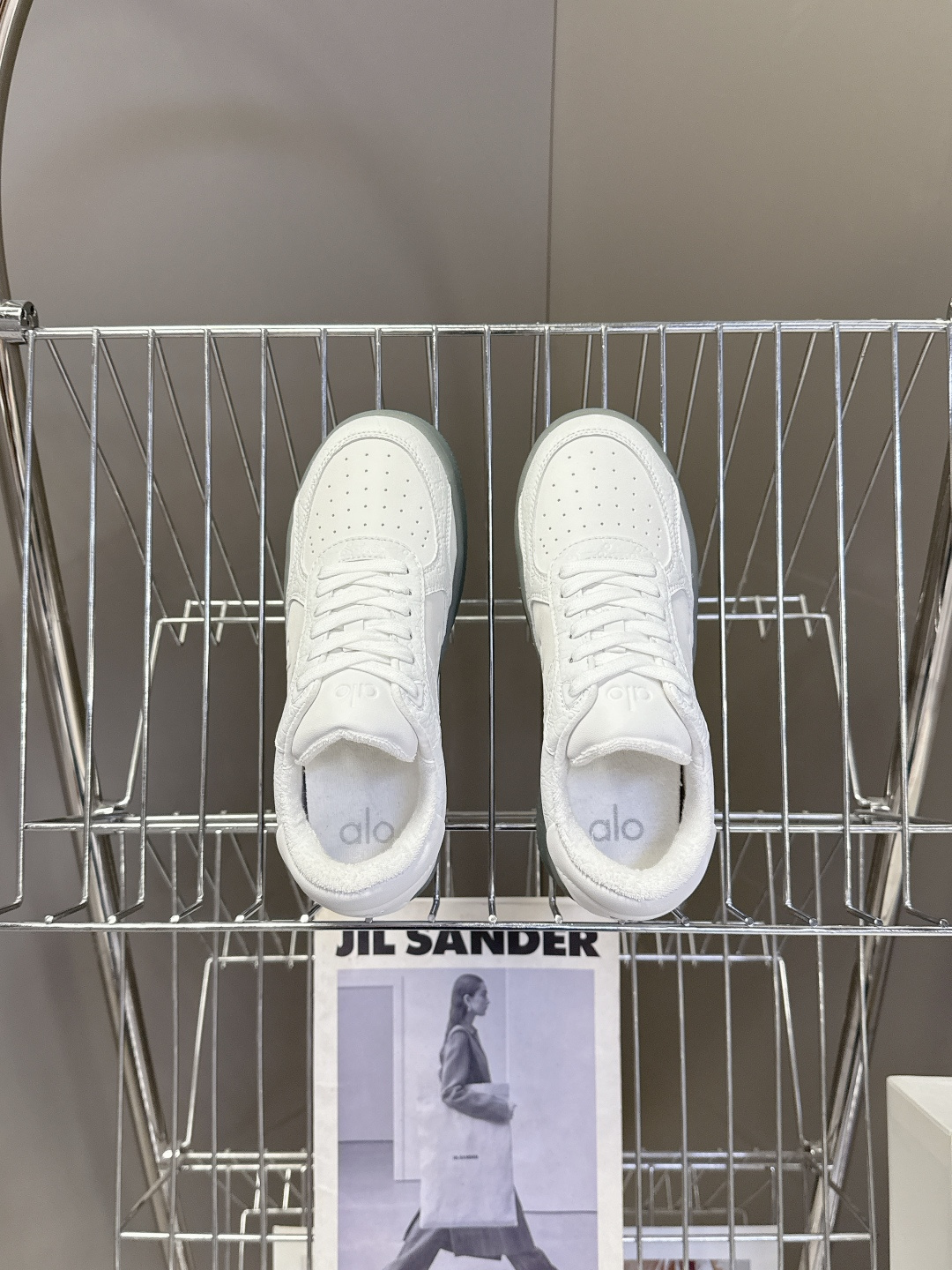 alo2026春夏新款拼色小白鞋厚底舒适休闲鞋 今天超级🔥的品牌 好多明星网红种草 上脚非常轻便套上袜套