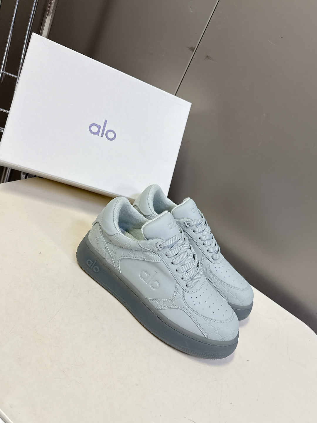 alo2026春夏新款拼色小白鞋厚底舒适休闲鞋 今天超级🔥的品牌 好多明星网红种草 上脚非常轻便套上袜套