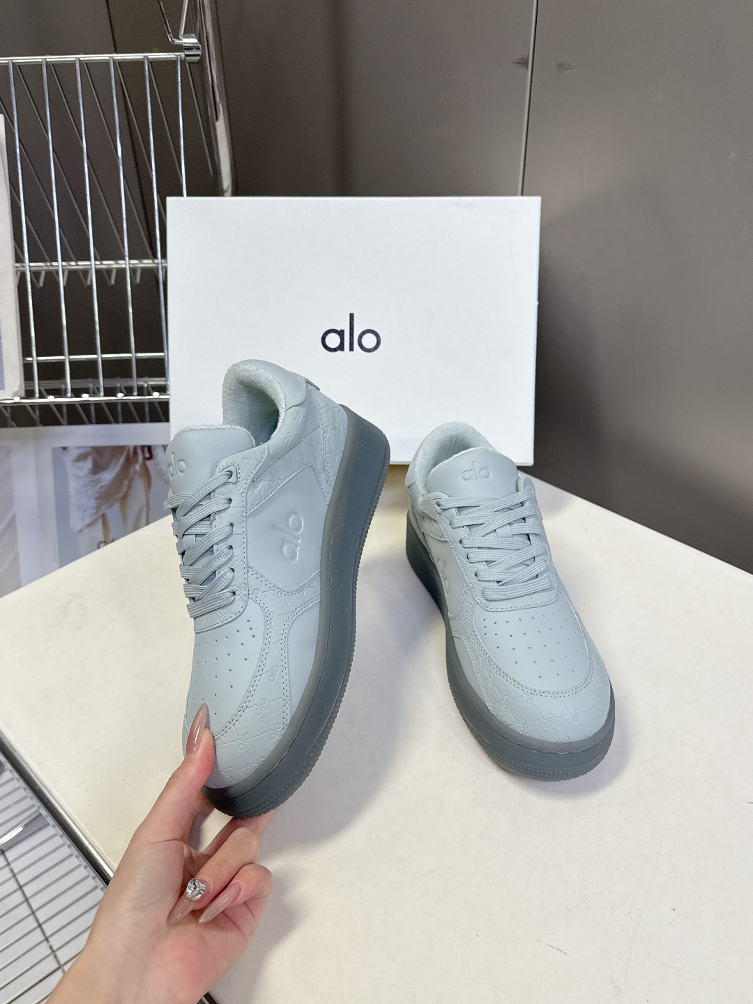 alo2026春夏新款拼色小白鞋厚底舒适休闲鞋 今天超级🔥的品牌 好多明星网红种草 上脚非常轻便套上袜套