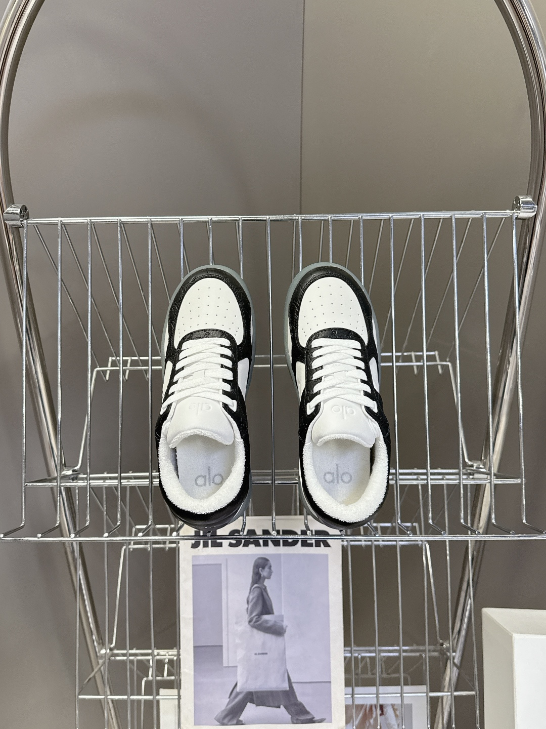 alo2026春夏新款拼色小白鞋厚底舒适休闲鞋 今天超级🔥的品牌 好多明星网红种草 上脚非常轻便套上袜套