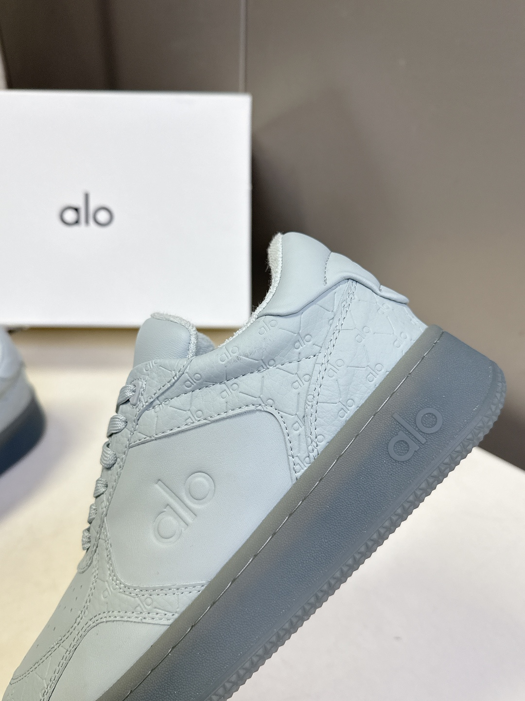 alo2026春夏新款拼色小白鞋厚底舒适休闲鞋 今天超级🔥的品牌 好多明星网红种草 上脚非常轻便套上袜套