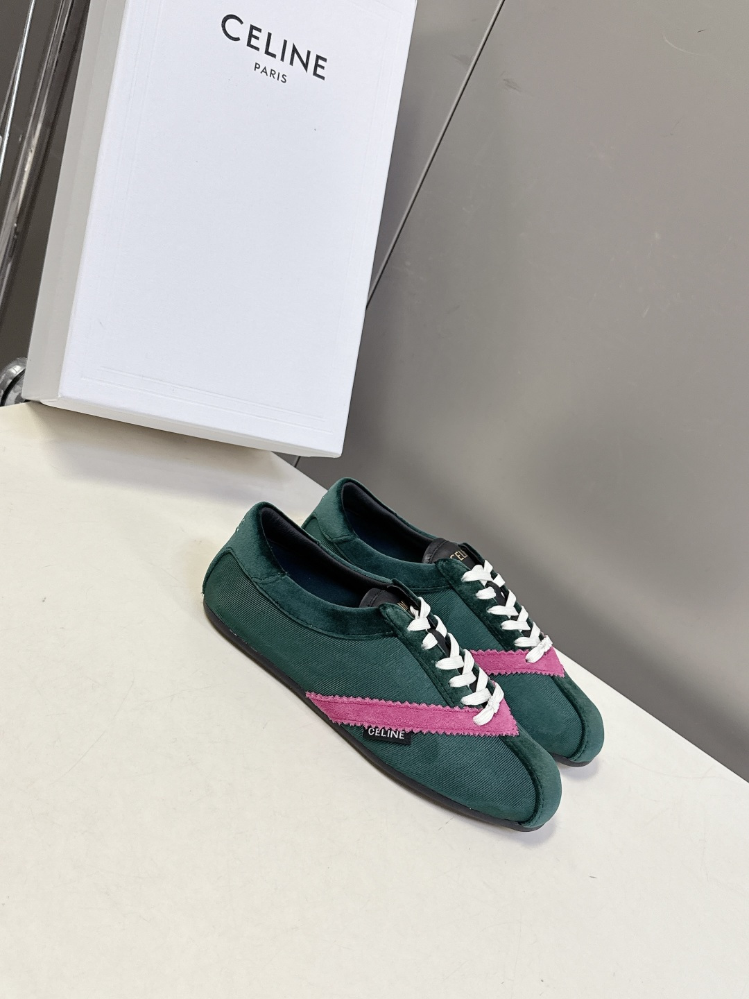 CELINE思琳2026春夏最新款芭蕾舞鞋 德训鞋 超多明星网红种草 FLAT设计灵感源于与芭蕾舞鞋 独