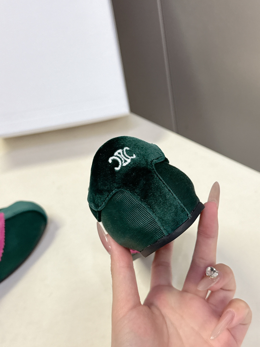 CELINE思琳2026春夏最新款芭蕾舞鞋 德训鞋 超多明星网红种草 FLAT设计灵感源于与芭蕾舞鞋 独