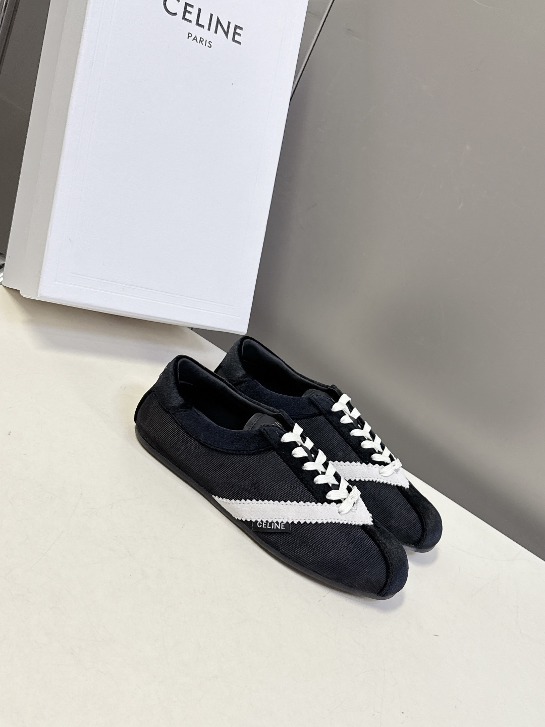 CELINE思琳2026春夏最新款芭蕾舞鞋 德训鞋 超多明星网红种草 FLAT设计灵感源于与芭蕾舞鞋 独