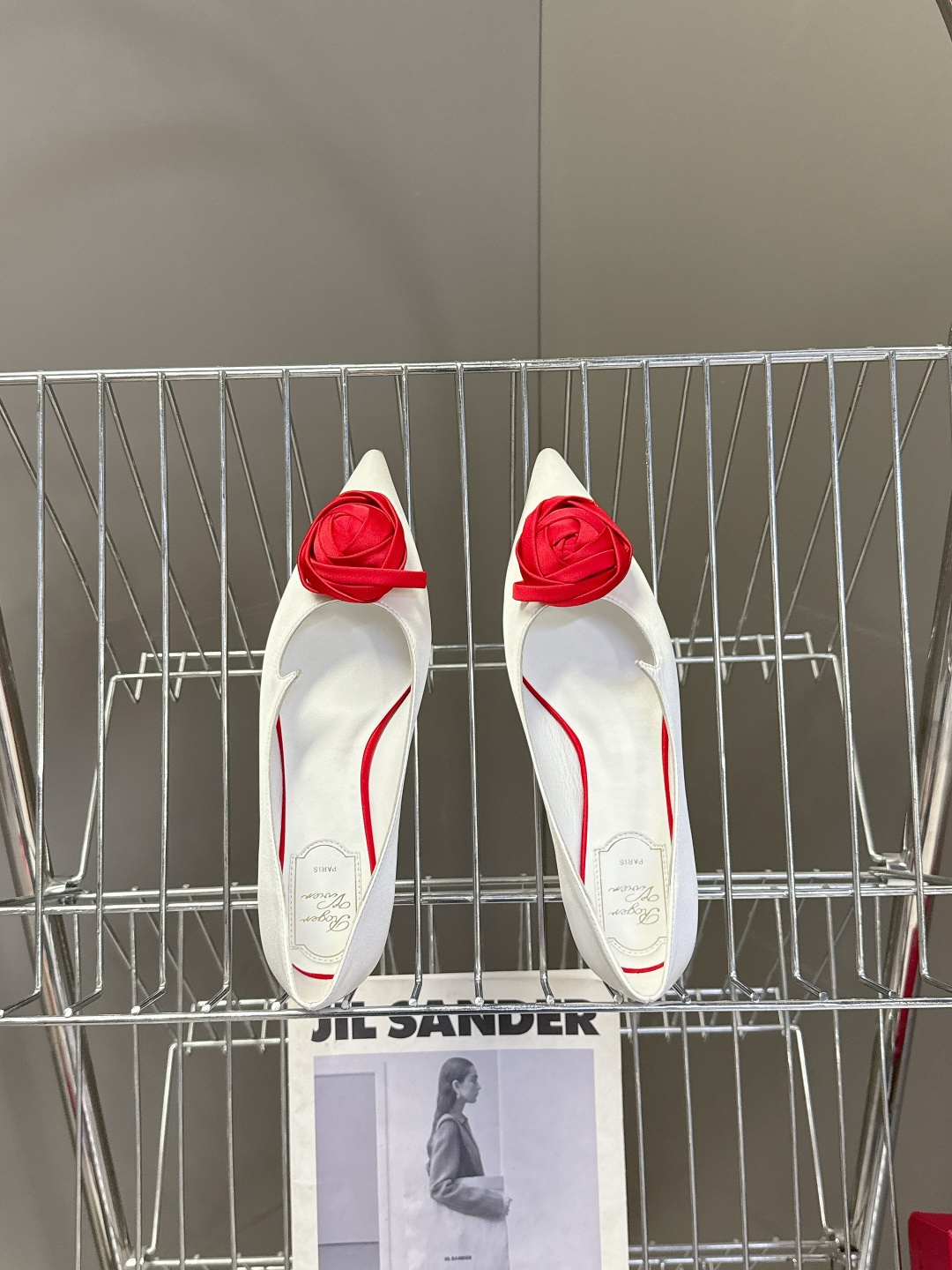 Roger Vivier罗杰·维维亚2026春夏最新款时装鞋超多明星网红种草 经典的尖头设计 玫瑰花扣装