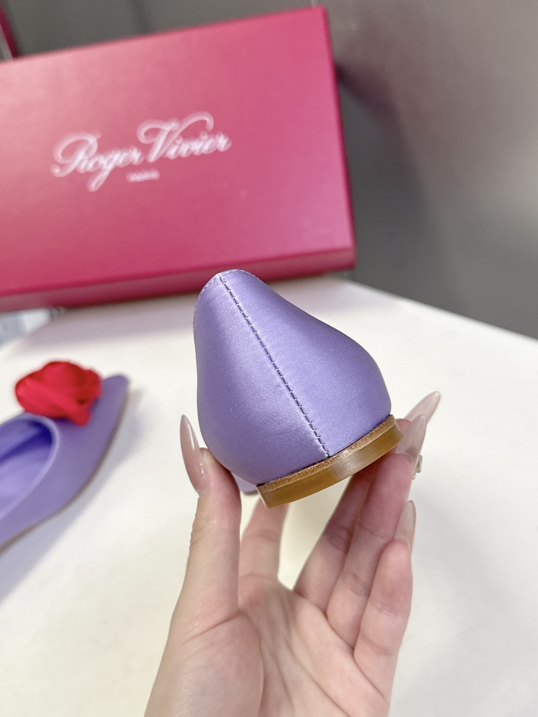 Roger Vivier罗杰·维维亚2026春夏最新款时装鞋超多明星网红种草 经典的尖头设计 玫瑰花扣装