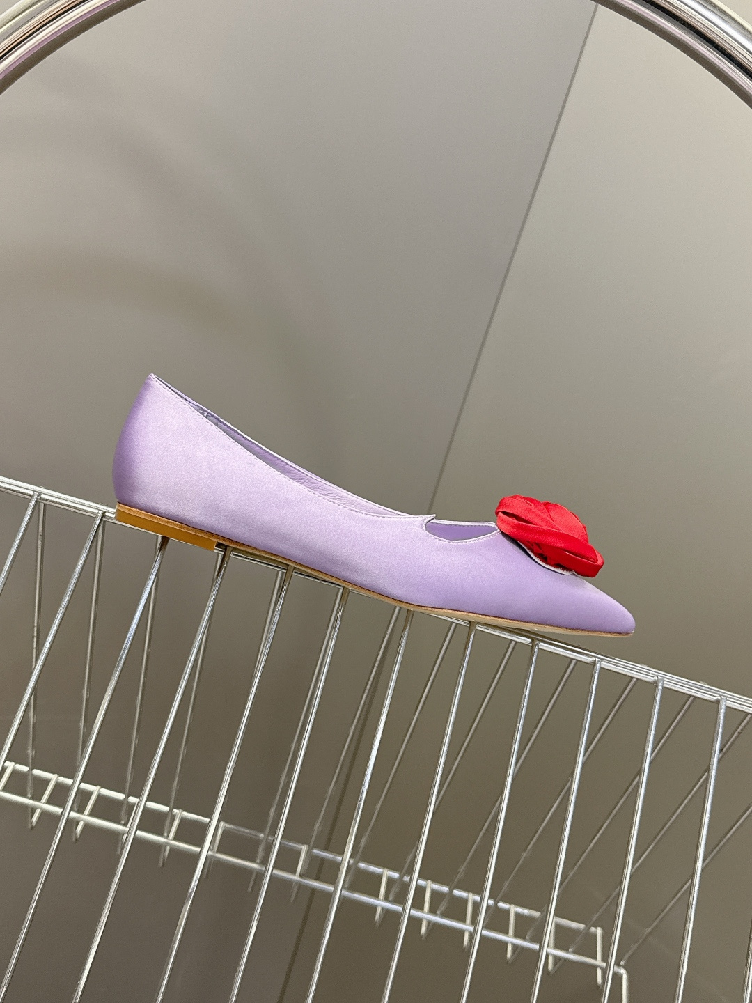 Roger Vivier罗杰·维维亚2026春夏最新款时装鞋超多明星网红种草 经典的尖头设计 玫瑰花扣装