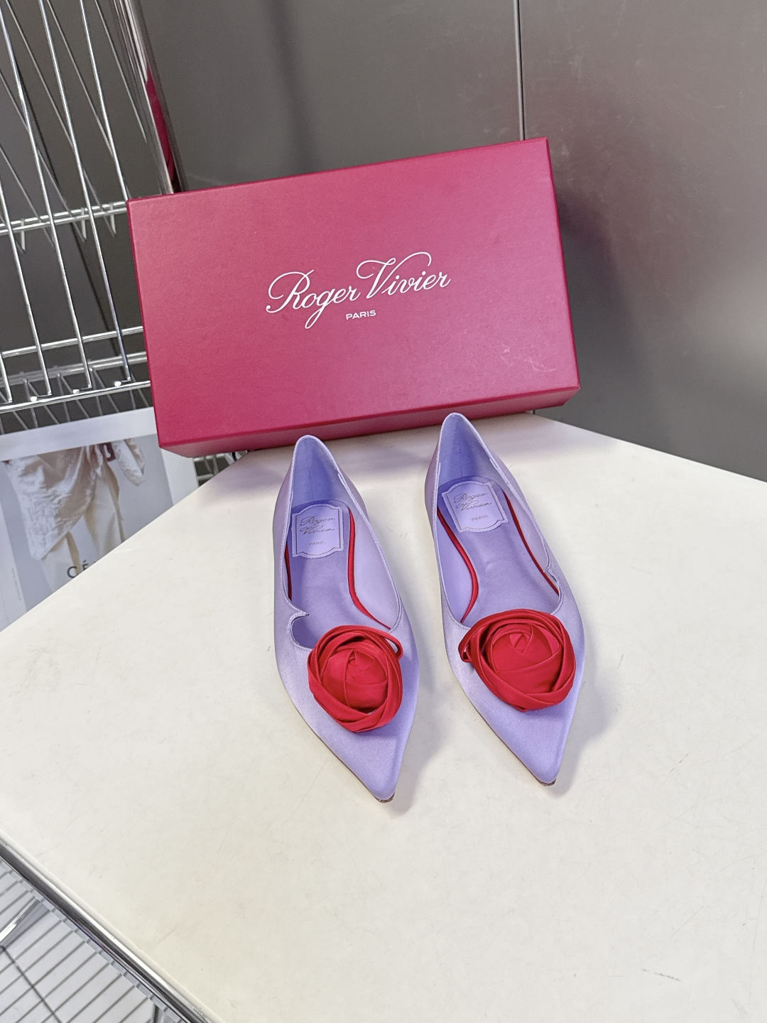 Roger Vivier罗杰·维维亚2026春夏最新款时装鞋超多明星网红种草 经典的尖头设计 玫瑰花扣装