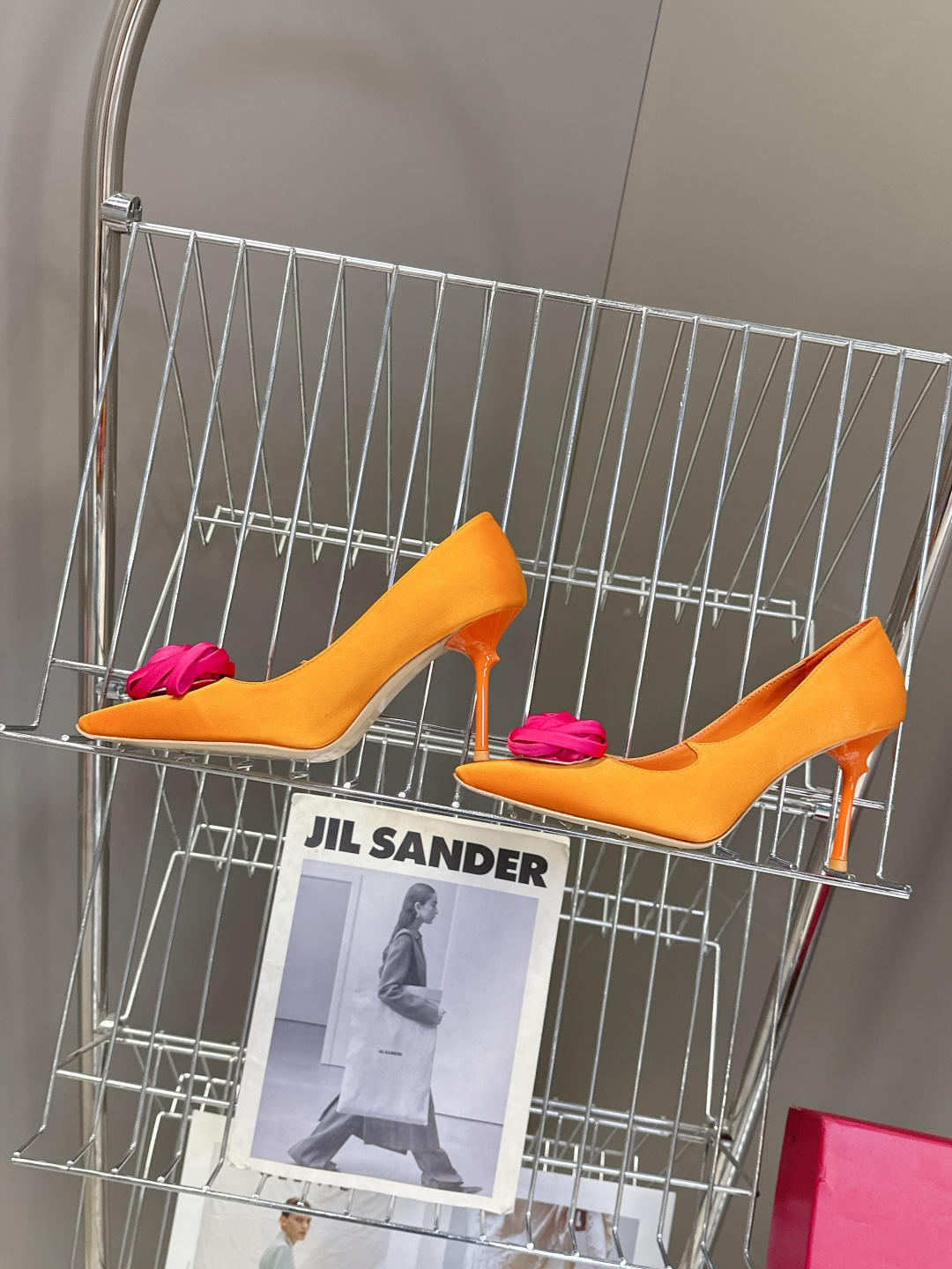 Roger Vivier罗杰·维维亚2026春夏最新款时装鞋超多明星网红种草 经典的尖头设计 玫瑰花扣装