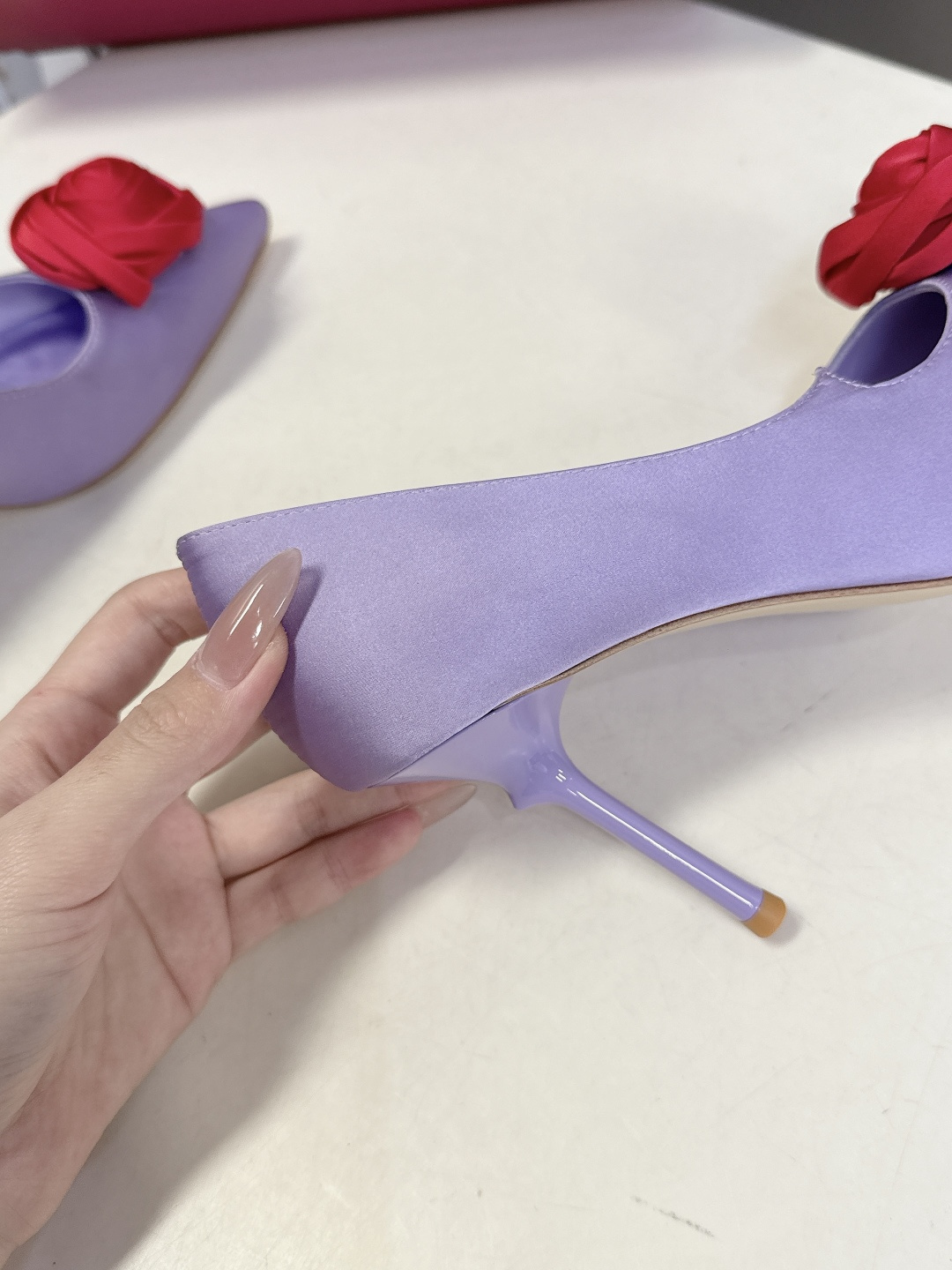 Roger Vivier罗杰·维维亚2026春夏最新款时装鞋超多明星网红种草 经典的尖头设计 玫瑰花扣装